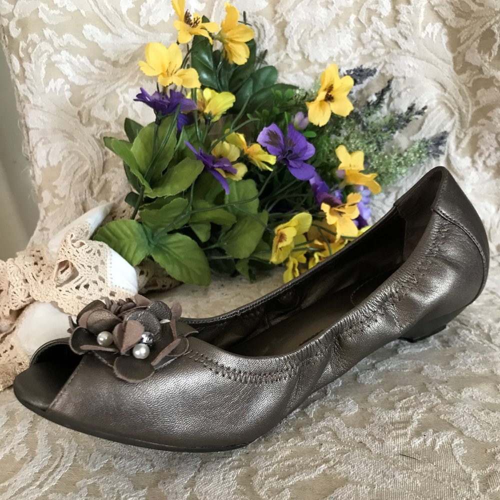 BANDOLINO LEATHER FLATS